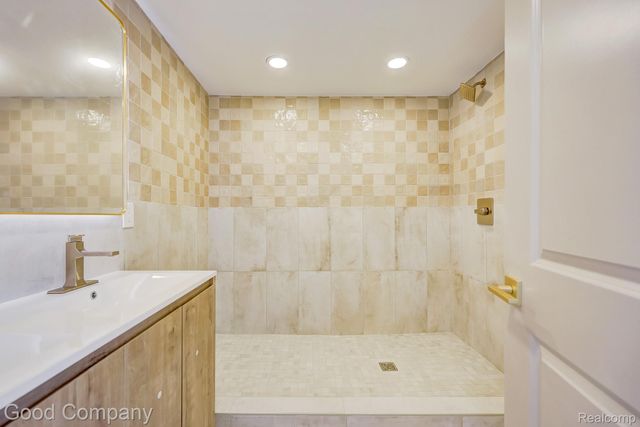 23 Fairwood Boulevard, Pleasant Ridge, MI 48069