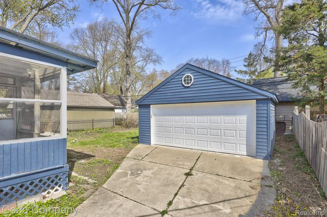 23 Fairwood Boulevard, Pleasant Ridge, MI 48069