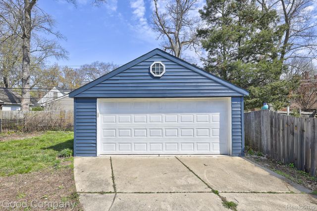23 Fairwood Boulevard, Pleasant Ridge, MI 48069