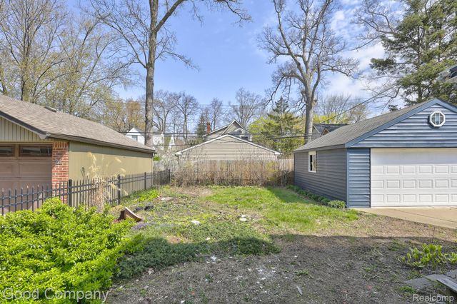 23 Fairwood Boulevard, Pleasant Ridge, MI 48069