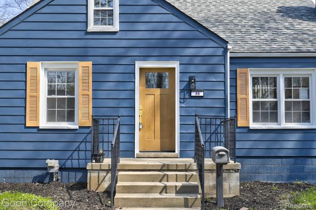 23 Fairwood Boulevard, Pleasant Ridge, MI 48069