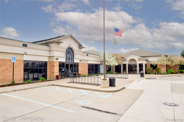 23 Fairwood Boulevard, Pleasant Ridge, MI 48069