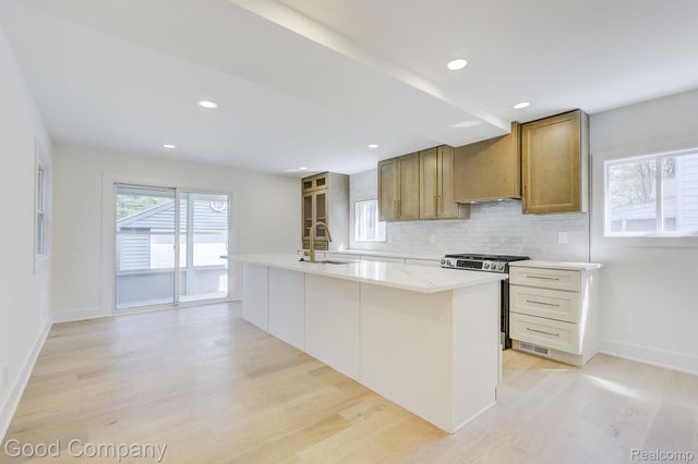 23 Fairwood Boulevard, Pleasant Ridge, MI 48069