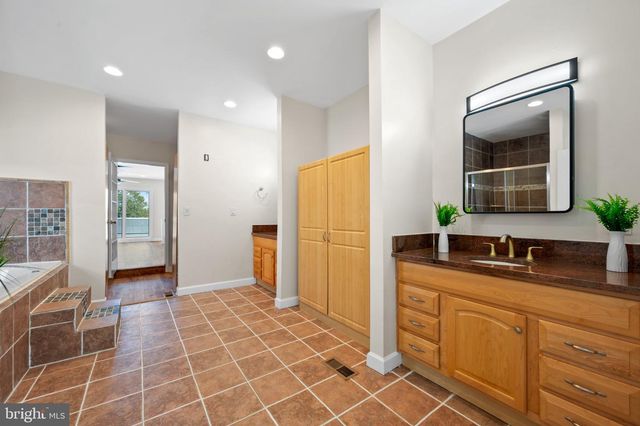 1020 6TH ST NE, Washington, DC 20002