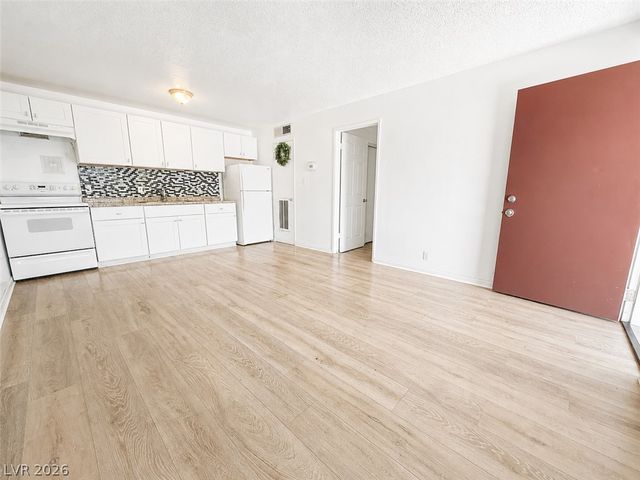 3720 Royal Crest Street 15, Las Vegas, NV 89119