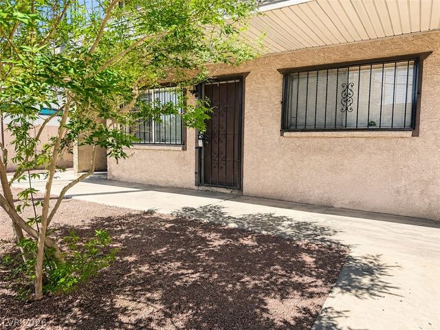 3720 Royal Crest Street 15, Las Vegas, NV 89119