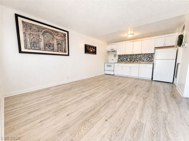 3720 Royal Crest Street 15, Las Vegas, NV 89119
