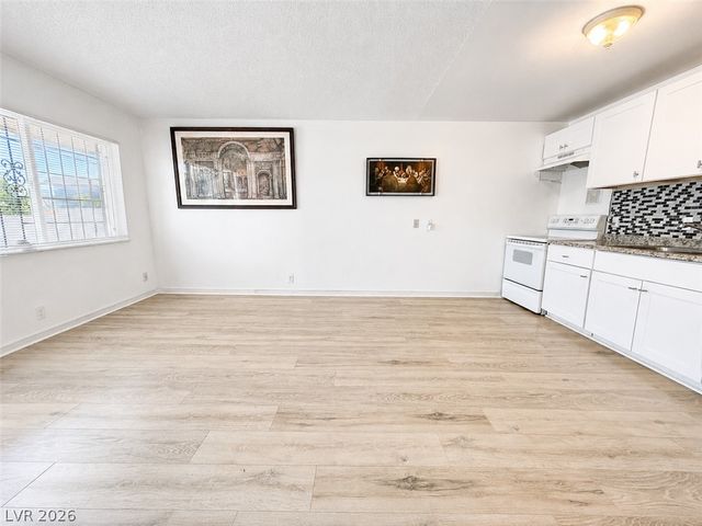 3720 Royal Crest Street 15, Las Vegas, NV 89119