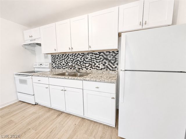 3720 Royal Crest Street 15, Las Vegas, NV 89119