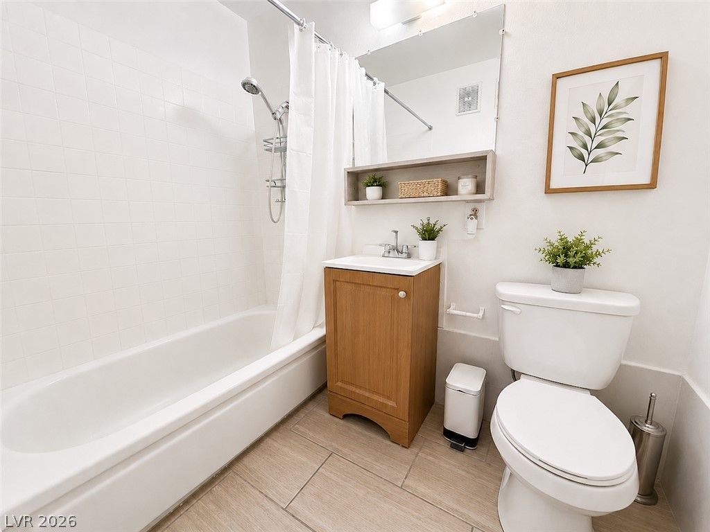Image 15 of property listing at 3720 Royal Crest Street 15, Las Vegas, NV 89119