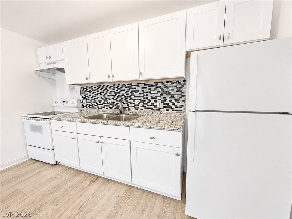 Image 9 of property listing at 3720 Royal Crest Street 15, Las Vegas, NV 89119