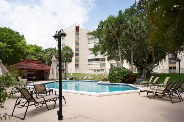 6911 Environ Boulevard 8g, Lauderhill, FL 33319