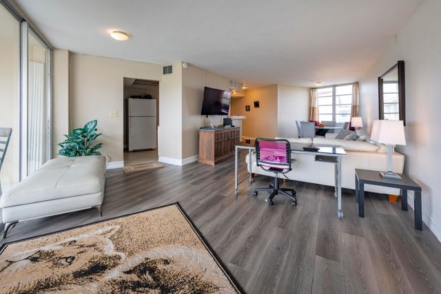 6911 Environ Boulevard 8g, Lauderhill, FL 33319