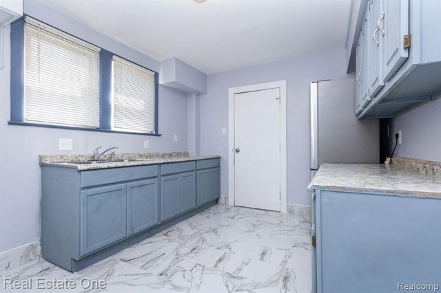 12568 Wilshire Drive, Detroit, MI 48213