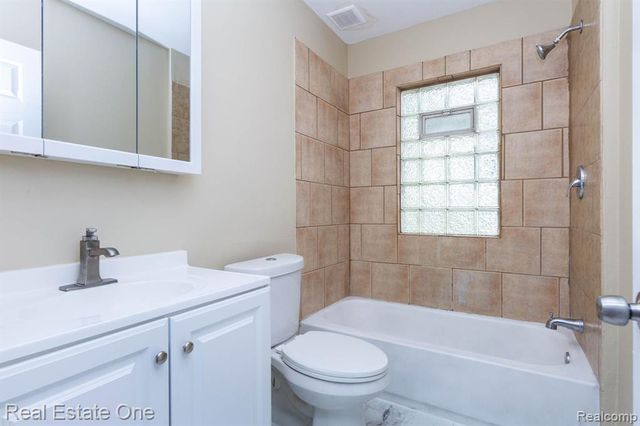 12568 Wilshire Drive, Detroit, MI 48213