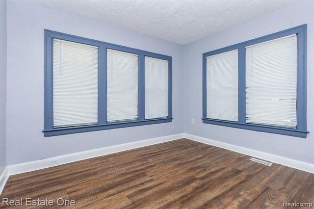 12568 Wilshire Drive, Detroit, MI 48213