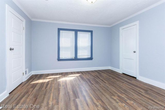 12568 Wilshire Drive, Detroit, MI 48213