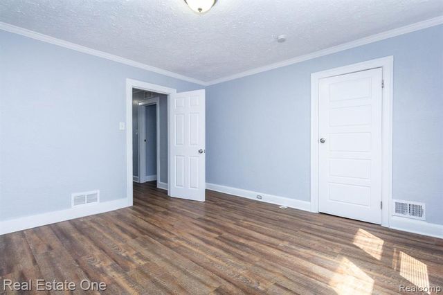 12568 Wilshire Drive, Detroit, MI 48213