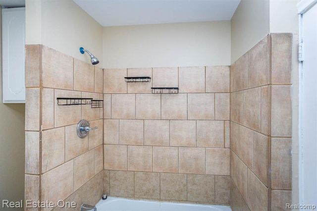 12568 Wilshire Drive, Detroit, MI 48213
