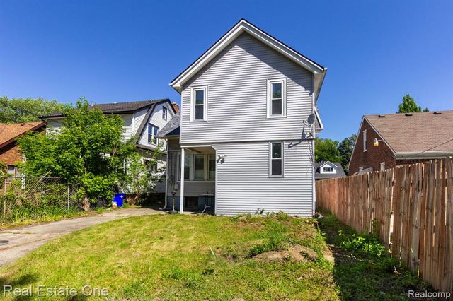 12568 Wilshire Drive, Detroit, MI 48213