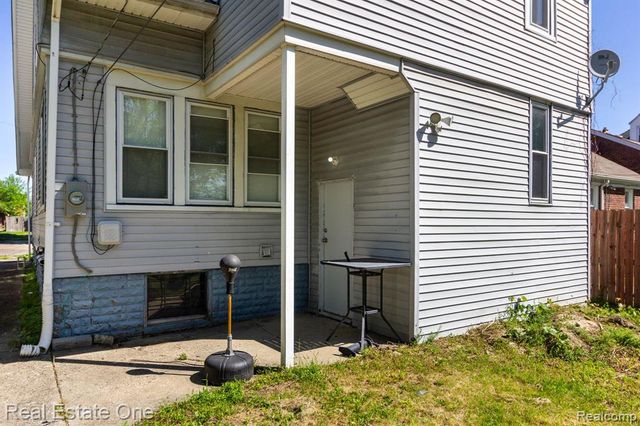 12568 Wilshire Drive, Detroit, MI 48213