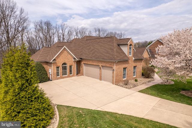 2368 CASTLEGREEN DRIVE, Greencastle, PA 17225