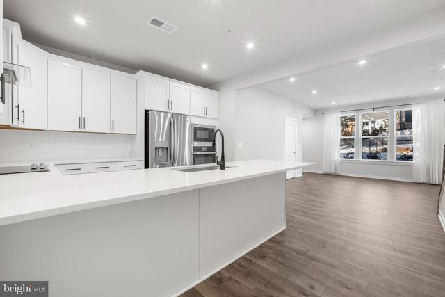 12136 LOBLOLLY DR, Fairfax, VA 22033