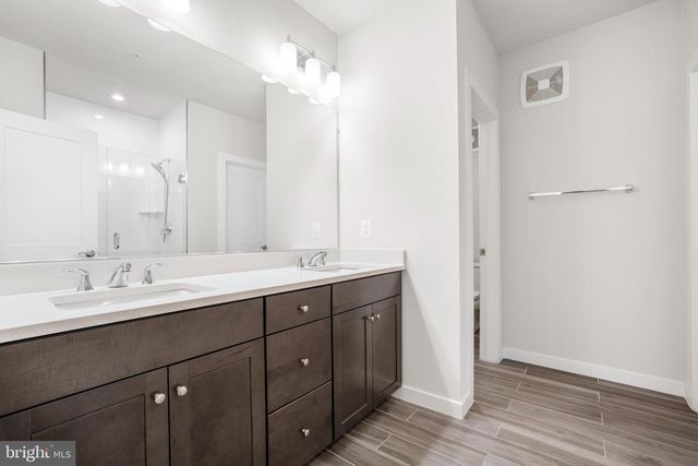 12136 LOBLOLLY DR, Fairfax, VA 22033