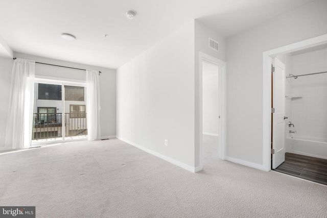 12136 LOBLOLLY DR, Fairfax, VA 22033