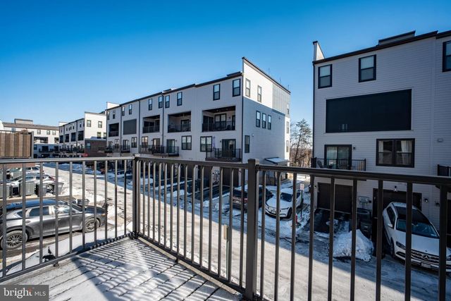 12136 LOBLOLLY DR, Fairfax, VA 22033