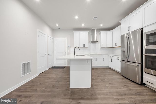12136 LOBLOLLY DR, Fairfax, VA 22033