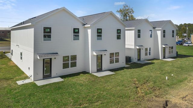 3152 A N Cleveland Street, Dayton, TX 77535