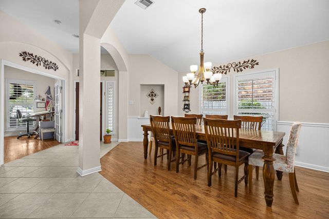 611 Westbury LN, Georgetown, TX 78633