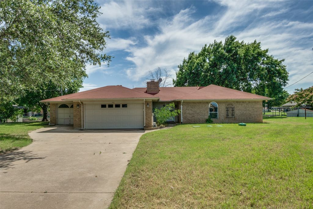 501 Panama Court, Granbury, TX 76048