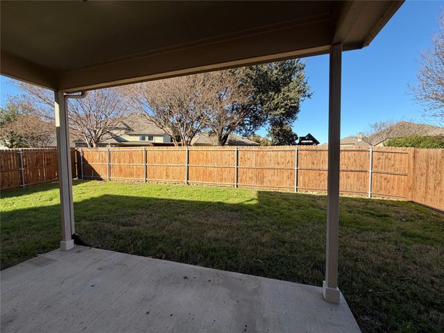 412 Magma Drive, Fort Worth, TX 76131