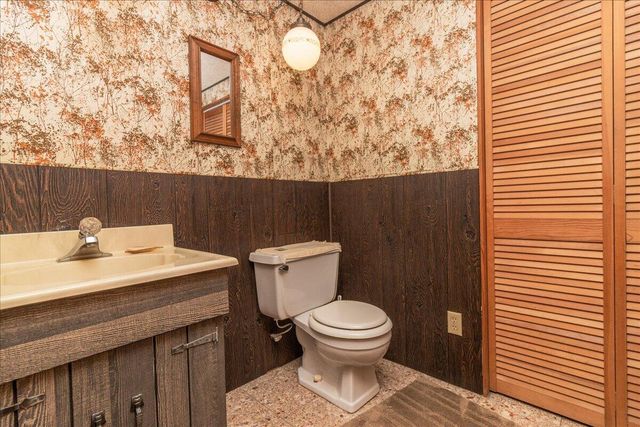 9448 Northcote Avenue, Munster, IN 46321