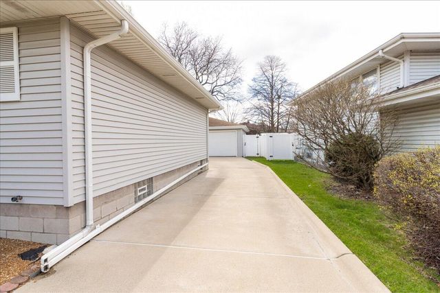 9448 Northcote Avenue, Munster, IN 46321