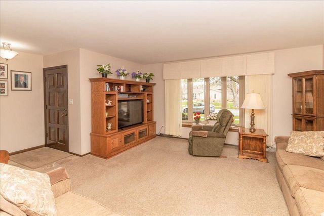 9448 Northcote Avenue, Munster, IN 46321