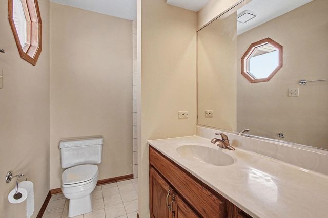 9679 E Oakridge Drive, St. John, IN 46373