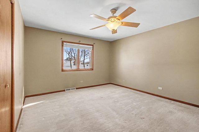 9679 E Oakridge Drive, St. John, IN 46373