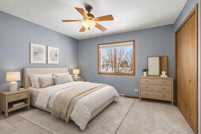 9679 E Oakridge Drive, St. John, IN 46373