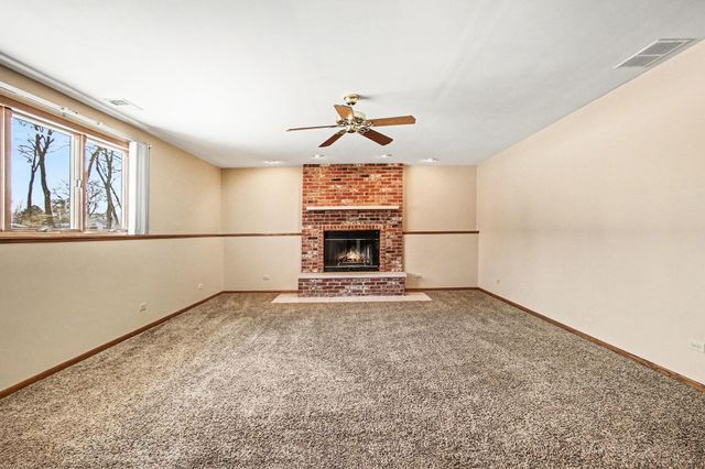 9679 E Oakridge Drive, St. John, IN 46373
