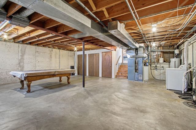 9679 E Oakridge Drive, St. John, IN 46373