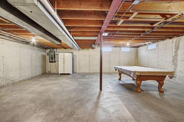 9679 E Oakridge Drive, St. John, IN 46373