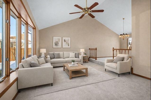 9679 E Oakridge Drive, St. John, IN 46373