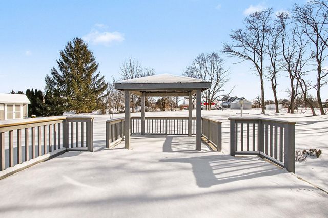 9679 E Oakridge Drive, St. John, IN 46373