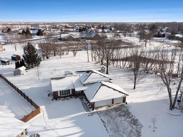 9679 E Oakridge Drive, St. John, IN 46373