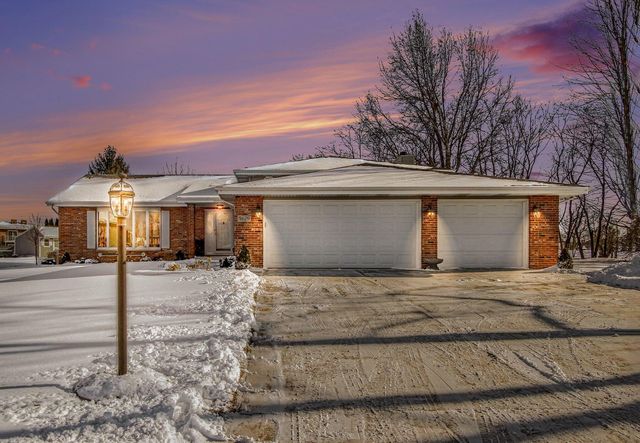 9679 E Oakridge Drive, St. John, IN 46373