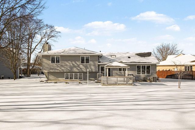 9679 E Oakridge Drive, St. John, IN 46373