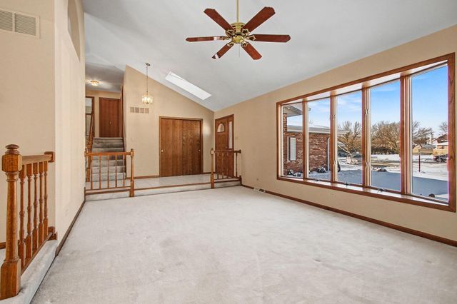 9679 E Oakridge Drive, St. John, IN 46373